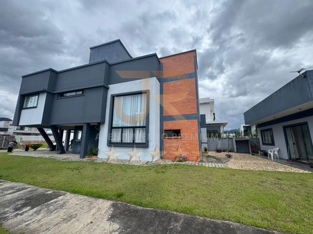 CASA EM CONDOMINIO FECHADO