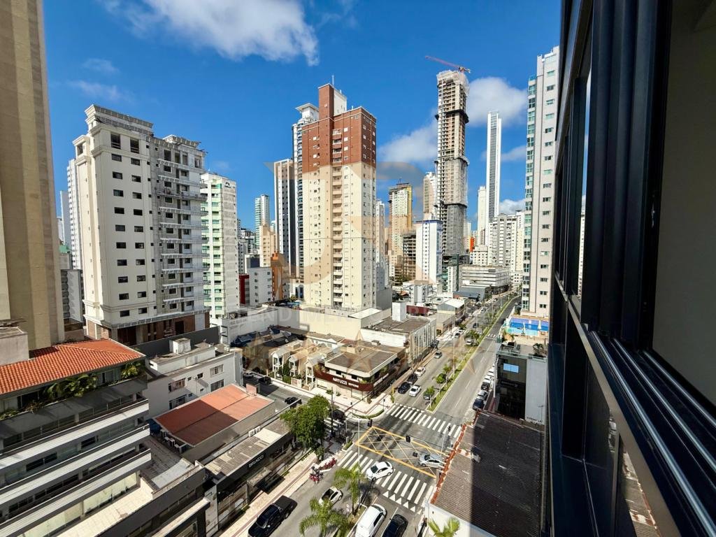 02 SUÍTES + 02 DEMI-SUÍTES